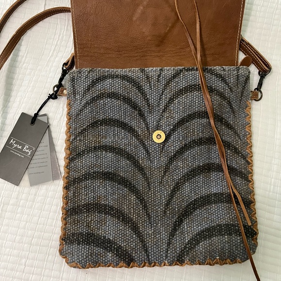 Myra Bag - Picture 2 of 6